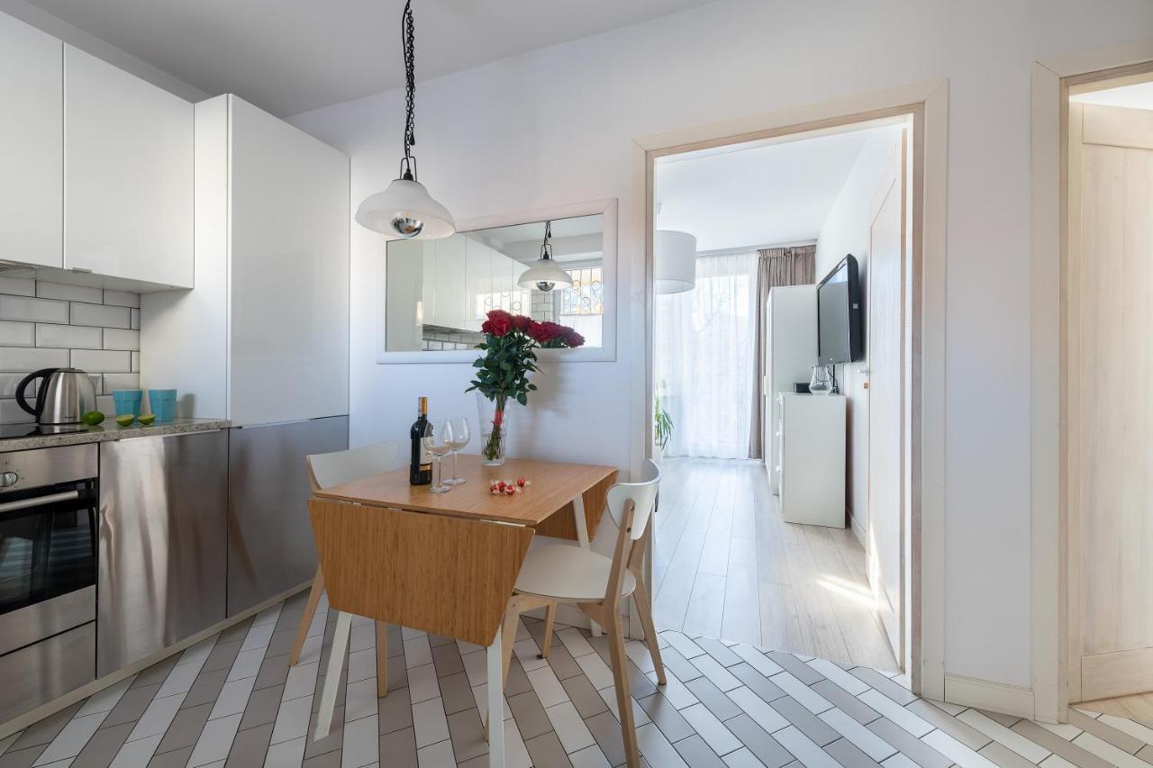 Plac Bankowy Serviced Apartments Warsaw Luaran gambar